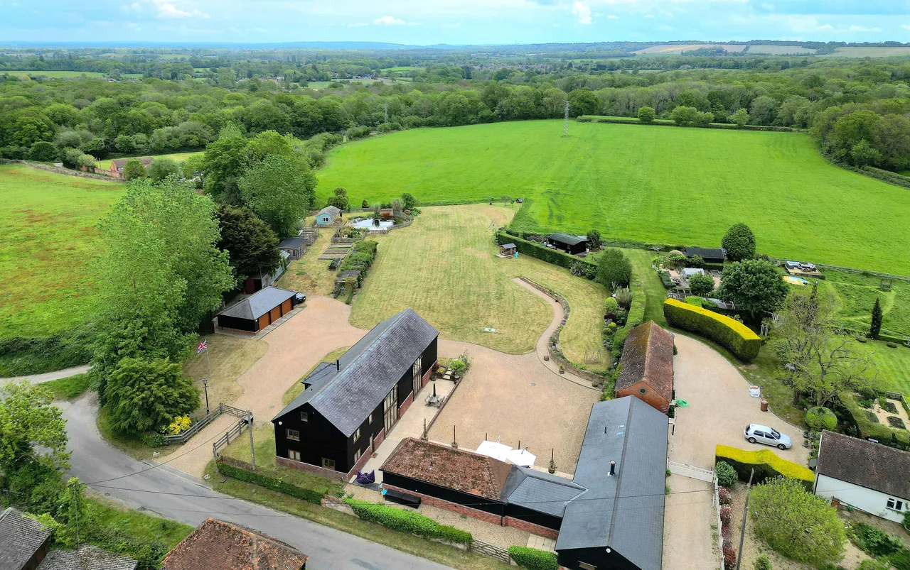 Wyke Lane, Ash Green, Nr Farnham, GU12, photo 11