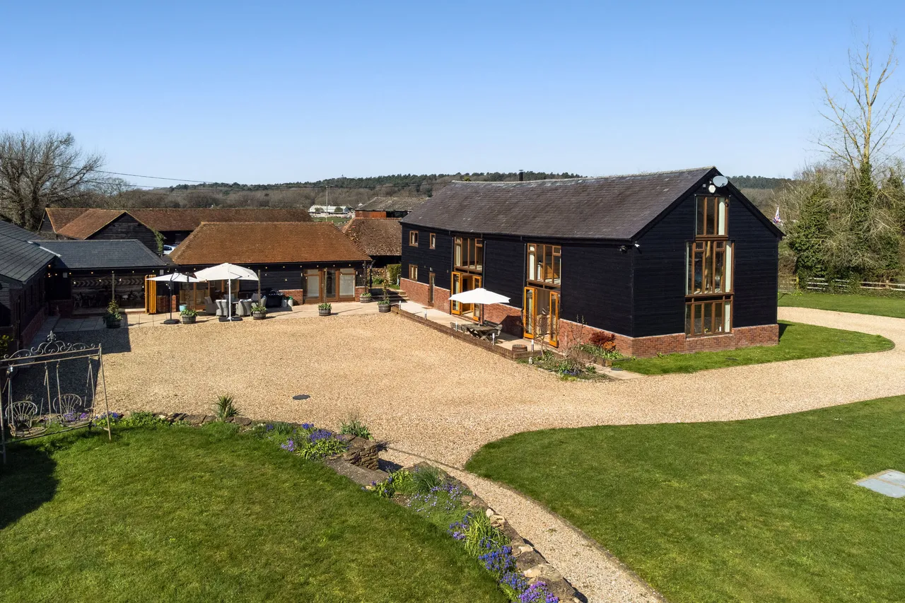 Wyke Lane, Ash Green, Nr Farnham, GU12, photo 2
