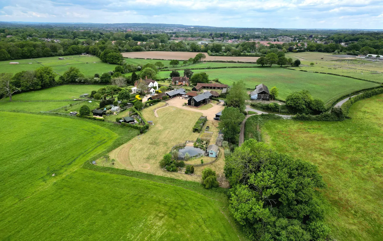 Wyke Lane, Ash Green, Nr Farnham, GU12, photo 12