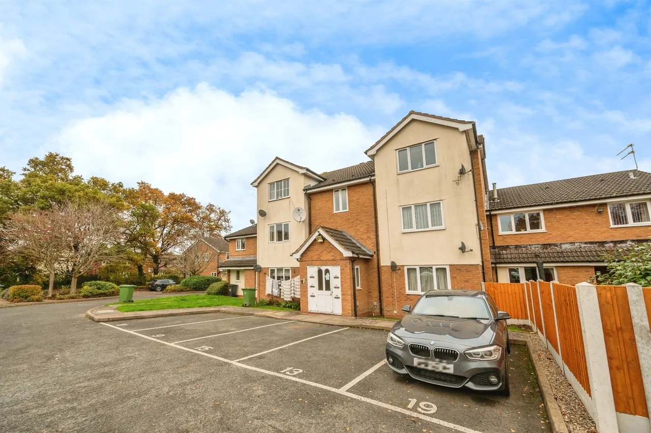 2 bed flat for sale — Water Croft, Long Meadow, Worcester