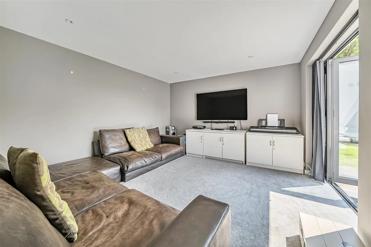 Thornton Avenue, Warsash, photo 13