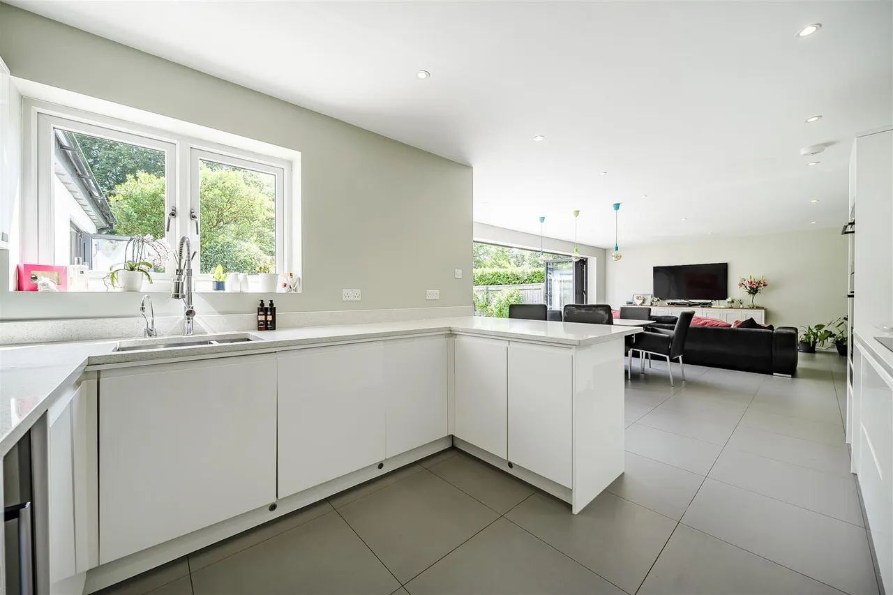 Thornton Avenue, Warsash, photo 10