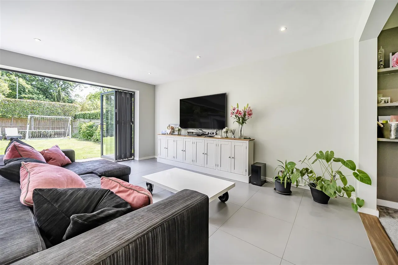 Thornton Avenue, Warsash, photo 12