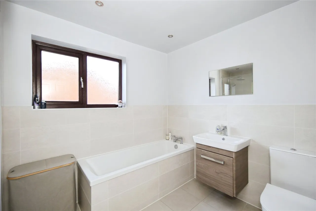 Weddington Road, NUNEATON, Warwickshire, CV10, photo 11