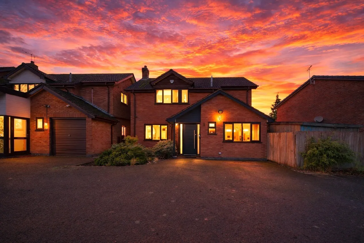 Weddington Road, NUNEATON, Warwickshire, CV10, photo 24