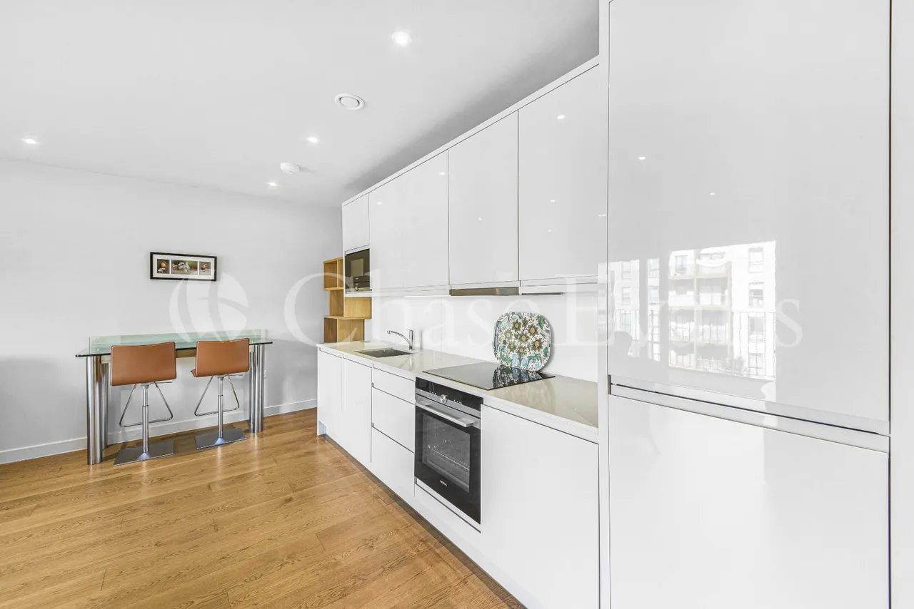 Pandorea House, 35 Lismore Boulevard, Colindale Gardens, Colindale, NW9, photo 6