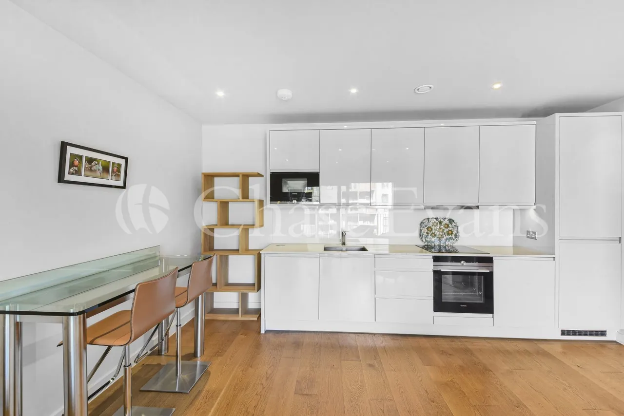 Pandorea House, 35 Lismore Boulevard, Colindale Gardens, Colindale, NW9, photo 3