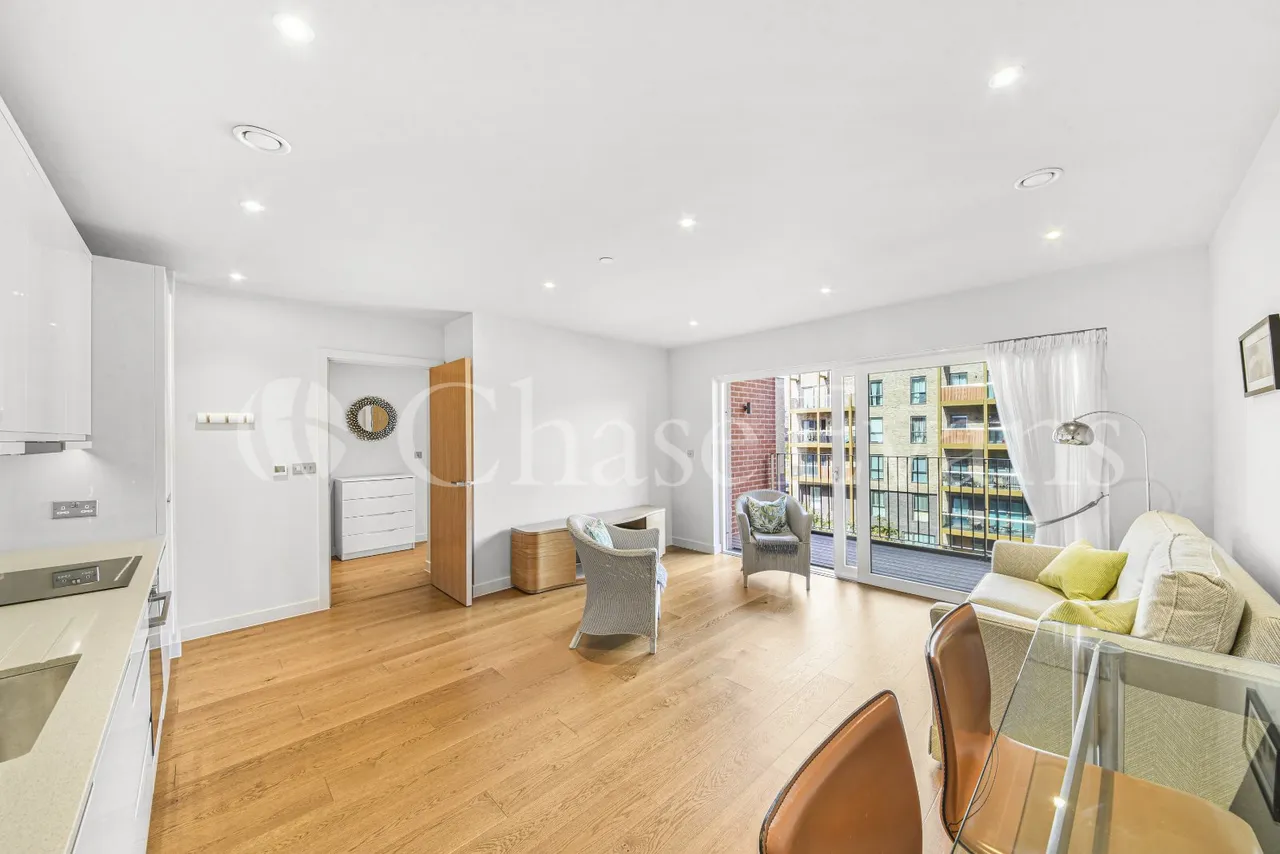 Pandorea House, 35 Lismore Boulevard, Colindale Gardens, Colindale, NW9, photo 2