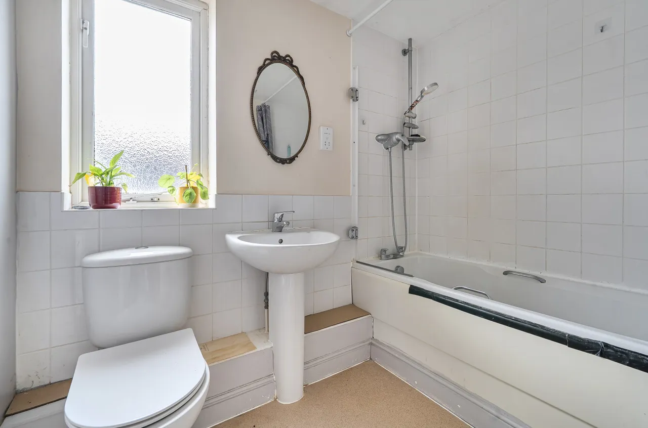 Chandlers Close, West Molesey, KT8, photo 5