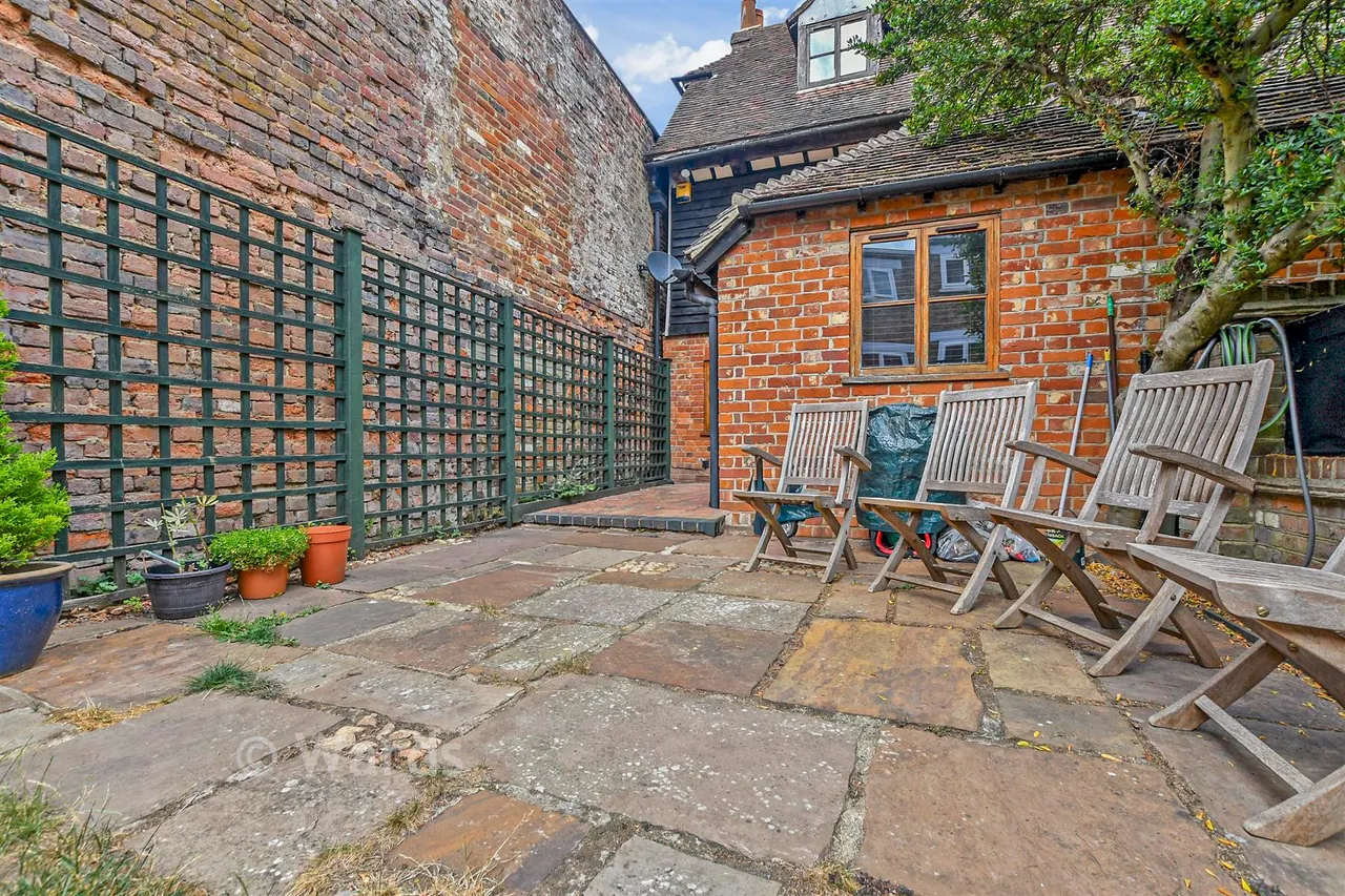 Church Yard, Ashford, TN23, photo 9