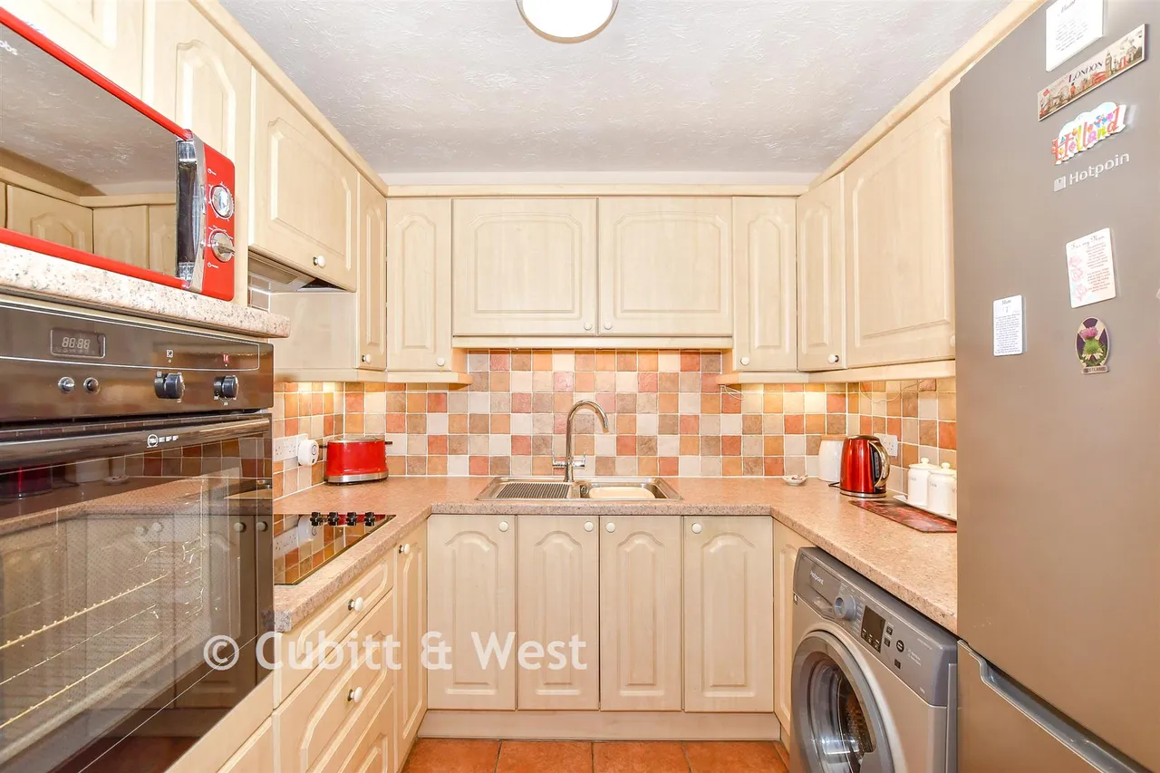 Holman Close, Waterlooville, PO8, photo 3