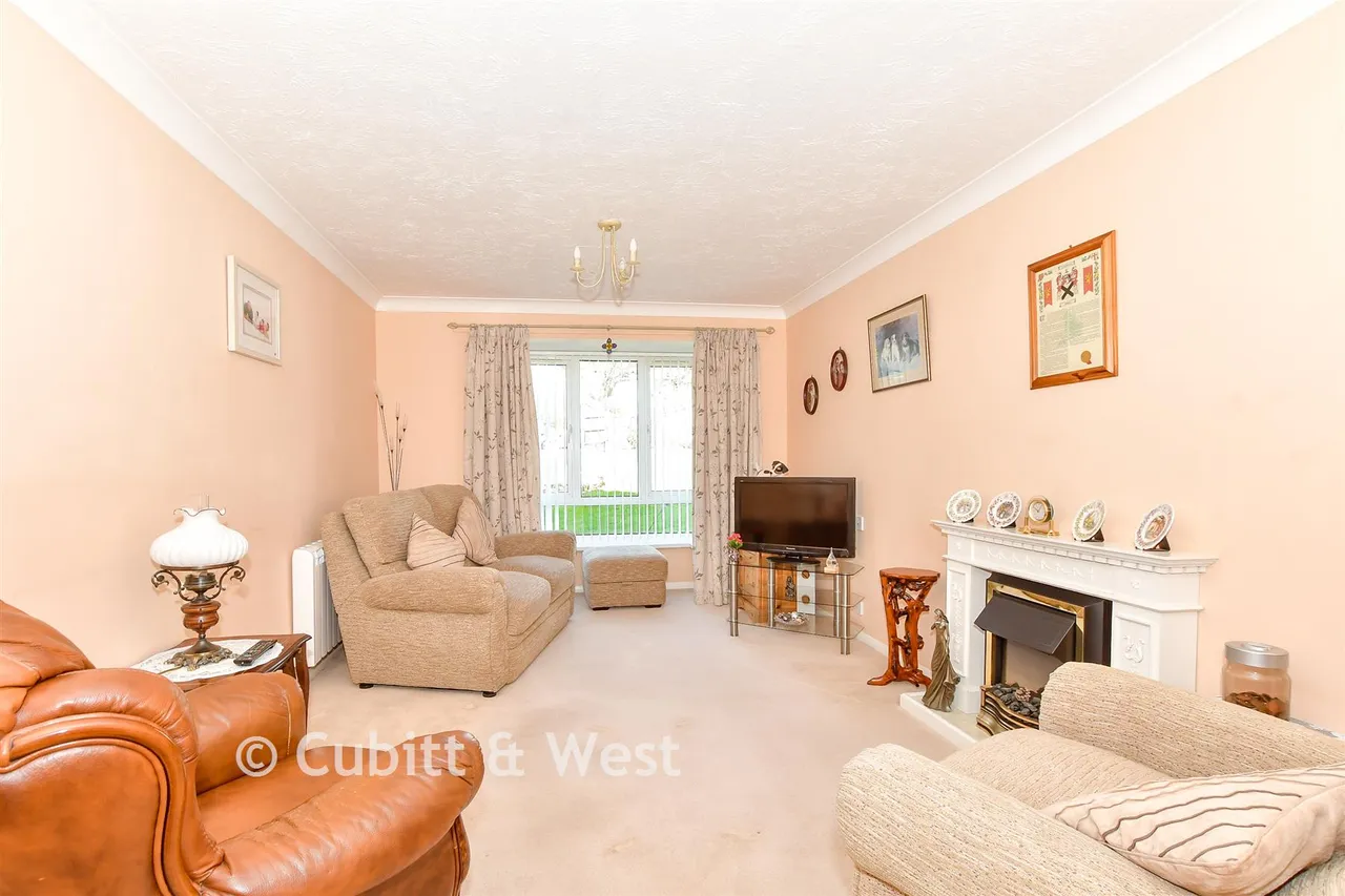 Holman Close, Waterlooville, PO8, photo 2