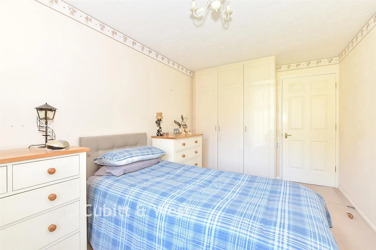 Holman Close, Waterlooville, PO8, photo 4