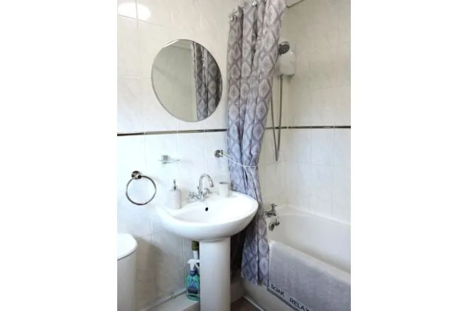 Penryn Avenue, Oldham, OL2, photo 12