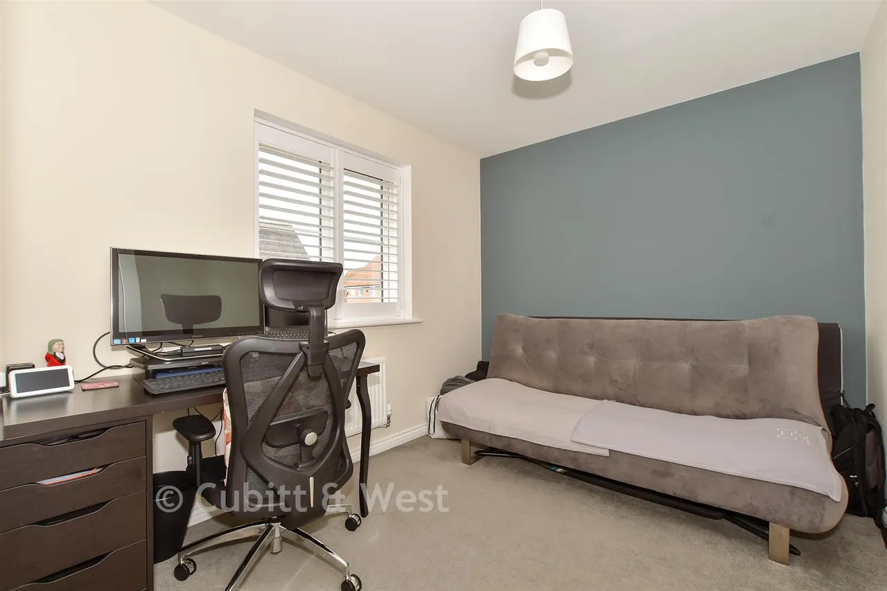 Tanners Way, Faygate, RH12, photo 11