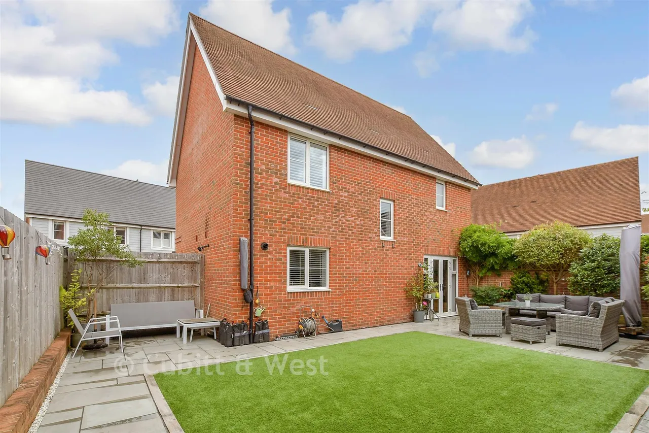 Tanners Way, Faygate, RH12, photo 13