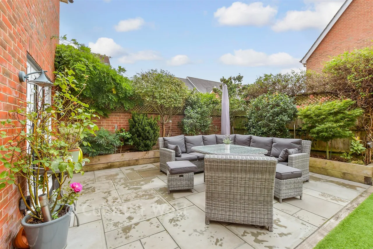 Tanners Way, Faygate, RH12, photo 14