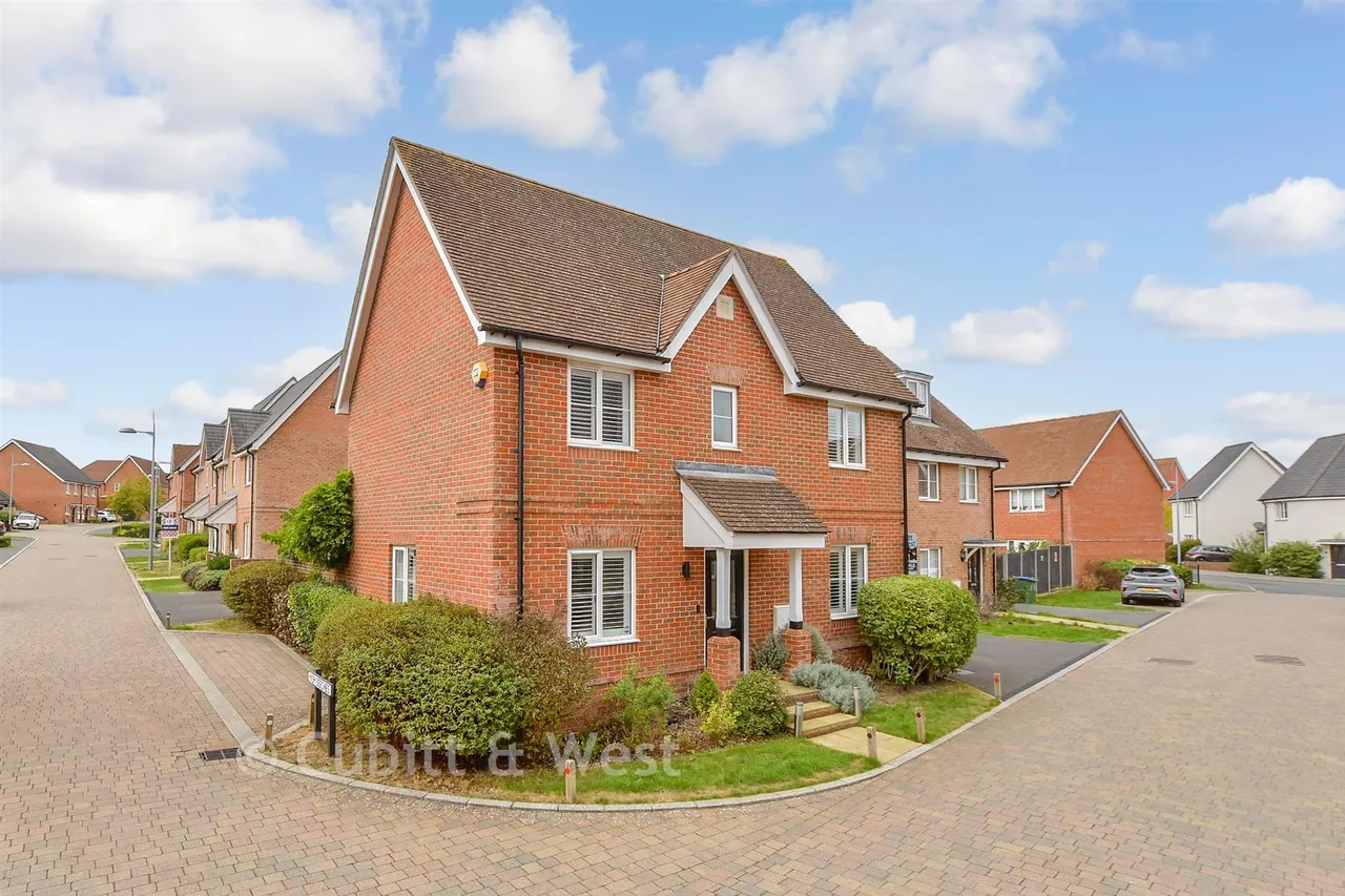 3 bed house for sale, Tanners Way, Faygate, RH12