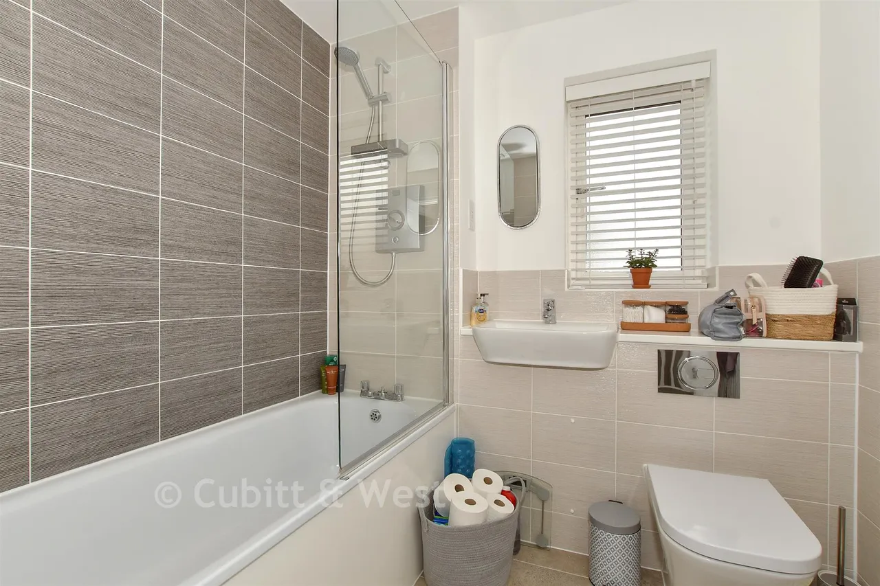 Tanners Way, Faygate, RH12, photo 12