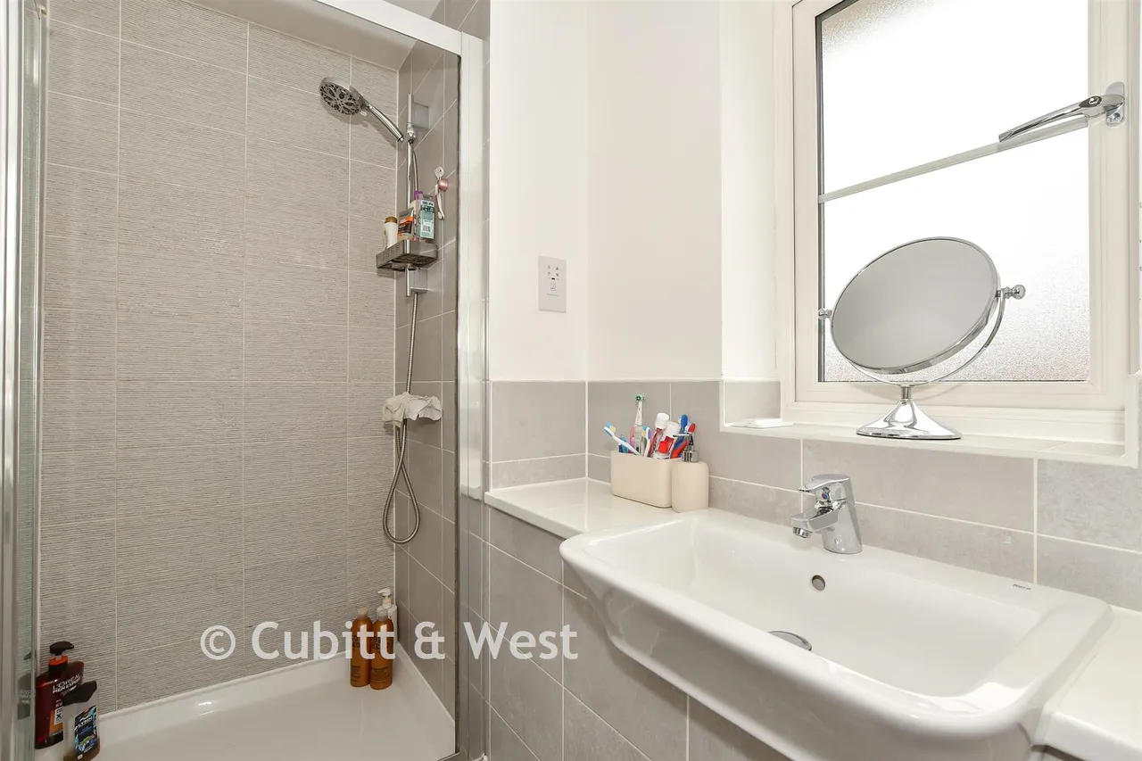 Tanners Way, Faygate, RH12, photo 9