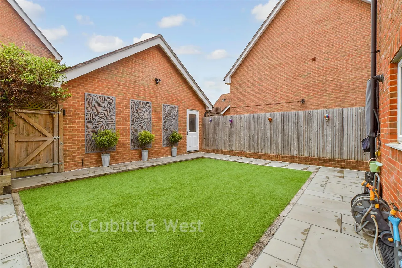 Tanners Way, Faygate, RH12, photo 15