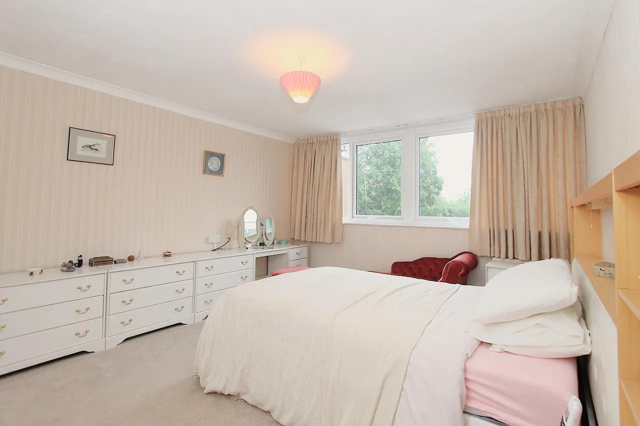 Redhill Close, Oldswinford, Stourbridge, photo 13