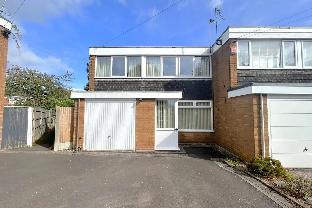 3 bed house for sale — Redhill Close, Oldswinford, Stourbridge