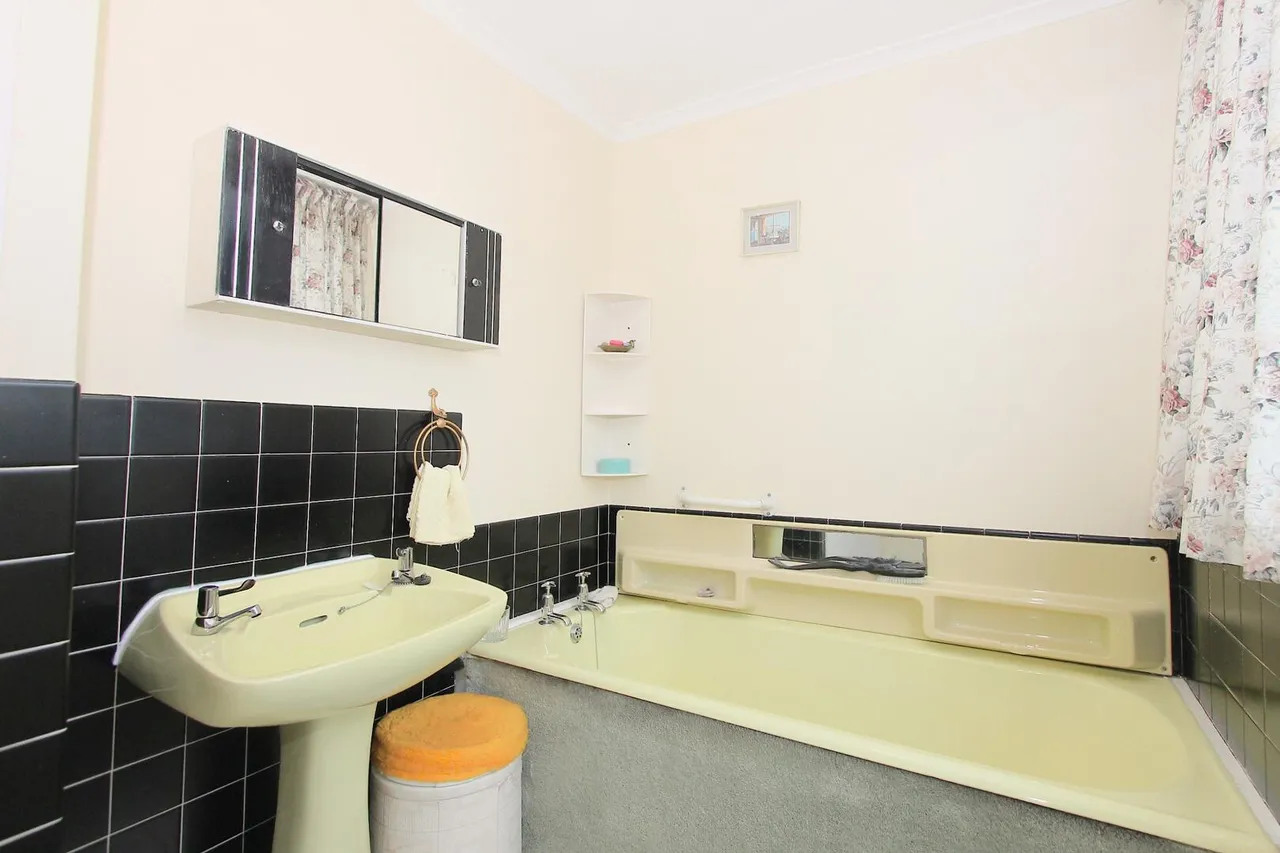 Redhill Close, Oldswinford, Stourbridge, photo 24