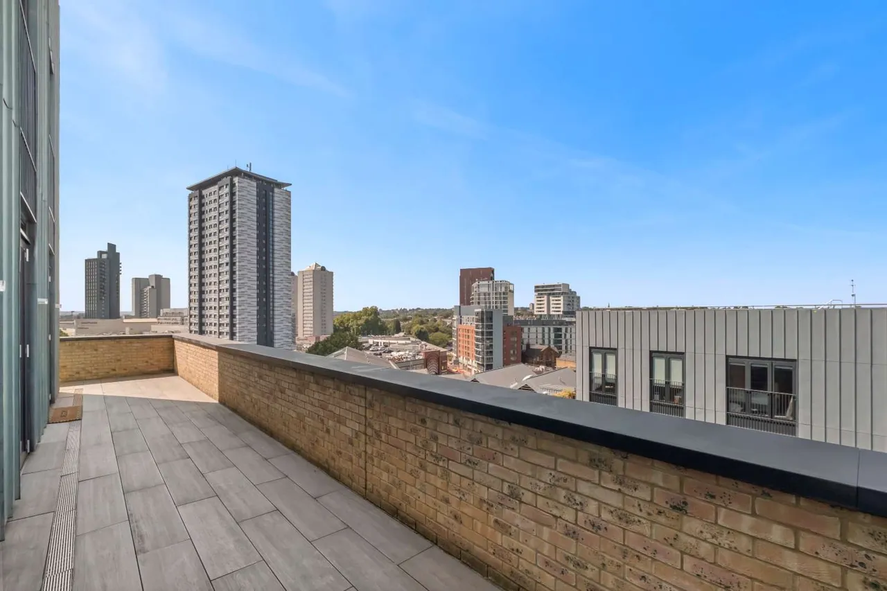 Bellwether Lane, London, SW18, photo 9