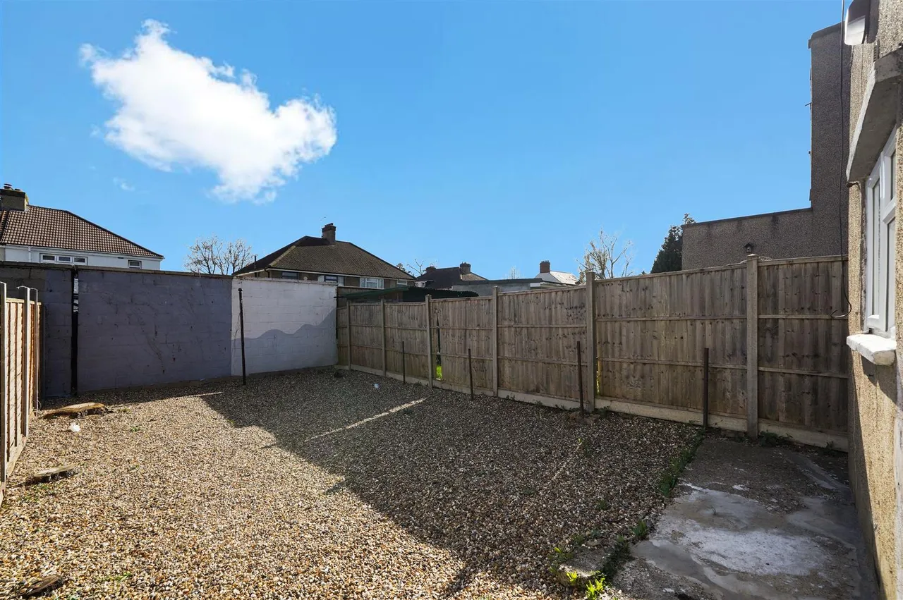 Eton Avenue, Wembley, HA0, photo 8
