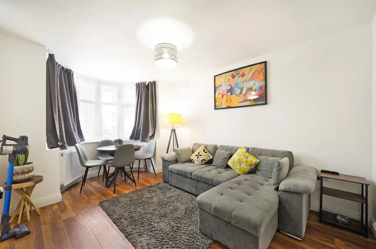 Eton Avenue, Wembley, HA0, photo 2