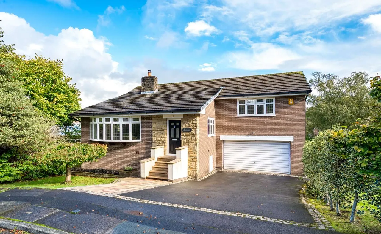 4 bed house for sale, Meadway, Prestbury, SK10