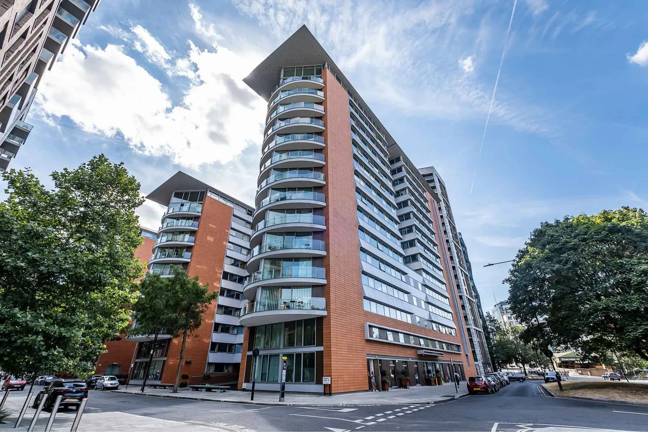 2 bed flat for sale — Harrow Road, London, W2