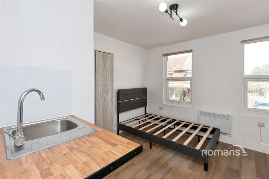 Ash Road, Aldershot, GU12, photo 2