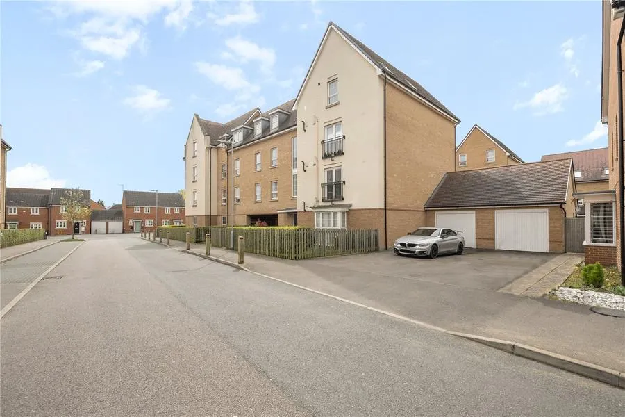 Design Drive, Dunstable, LU6, photo 18