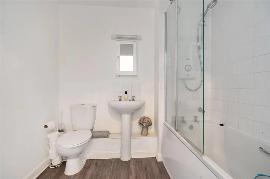 Design Drive, Dunstable, LU6, photo 9