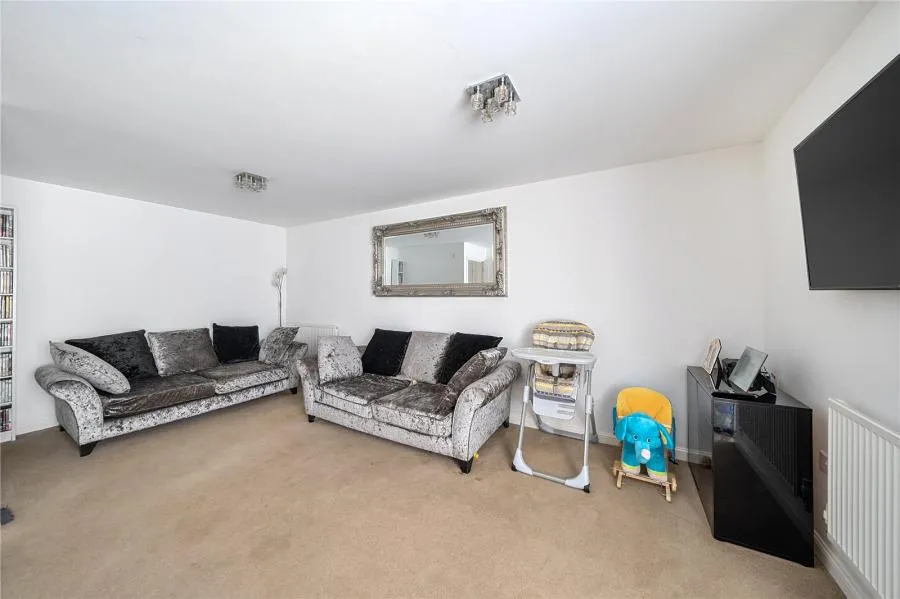 Design Drive, Dunstable, LU6, photo 12