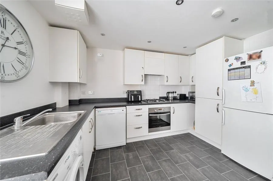 Design Drive, Dunstable, LU6, photo 2