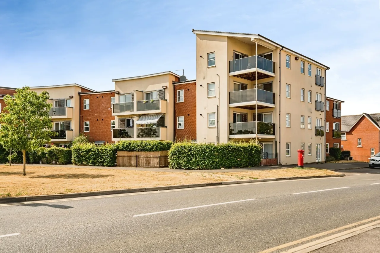 2 bed flat for sale — Pondecroft, Aylesbury, Buckinghamshire, HP18