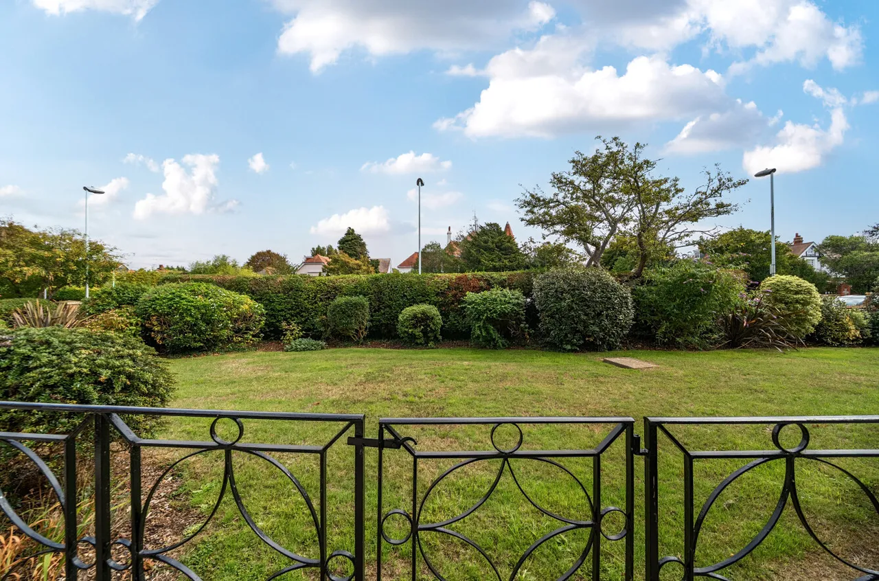 West Avenue, Worthing, BN11, photo 12