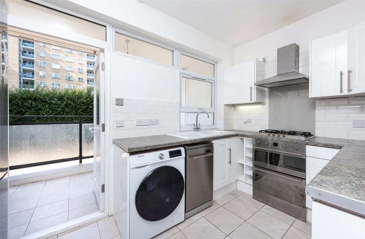 2 bed flat for sale — Churchill Gardens, London, SW1V