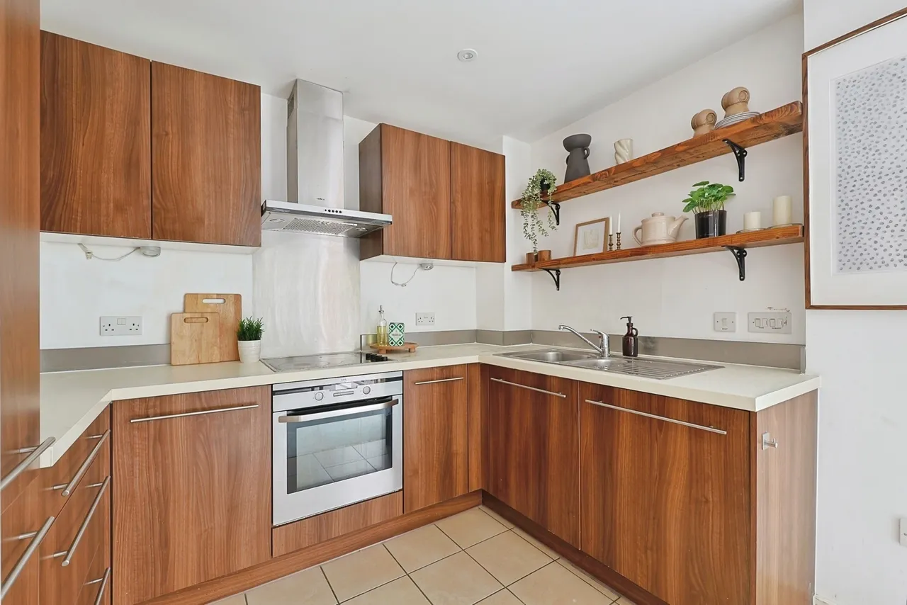 Plough Road, London, SW11, photo 6
