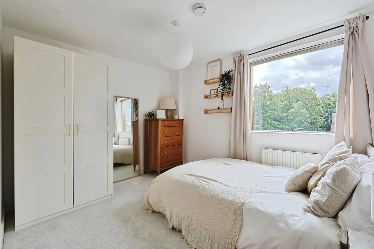 Plough Road, London, SW11, photo 11