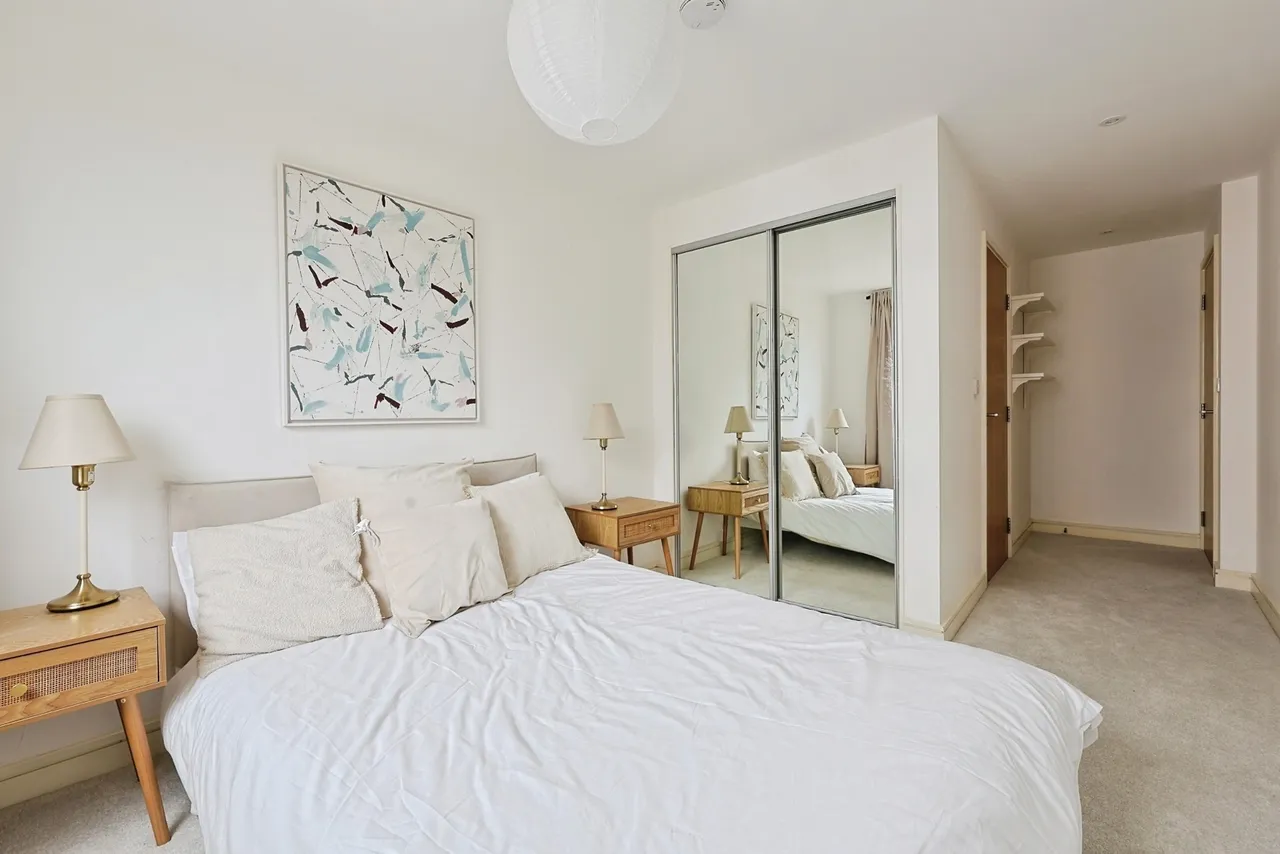 Plough Road, London, SW11, photo 18