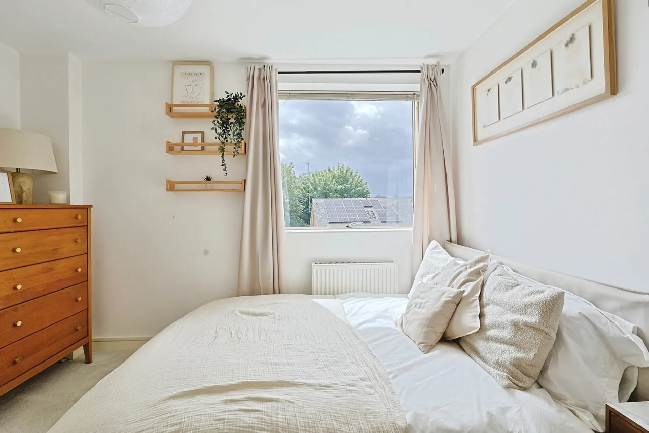 Plough Road, London, SW11, photo 12