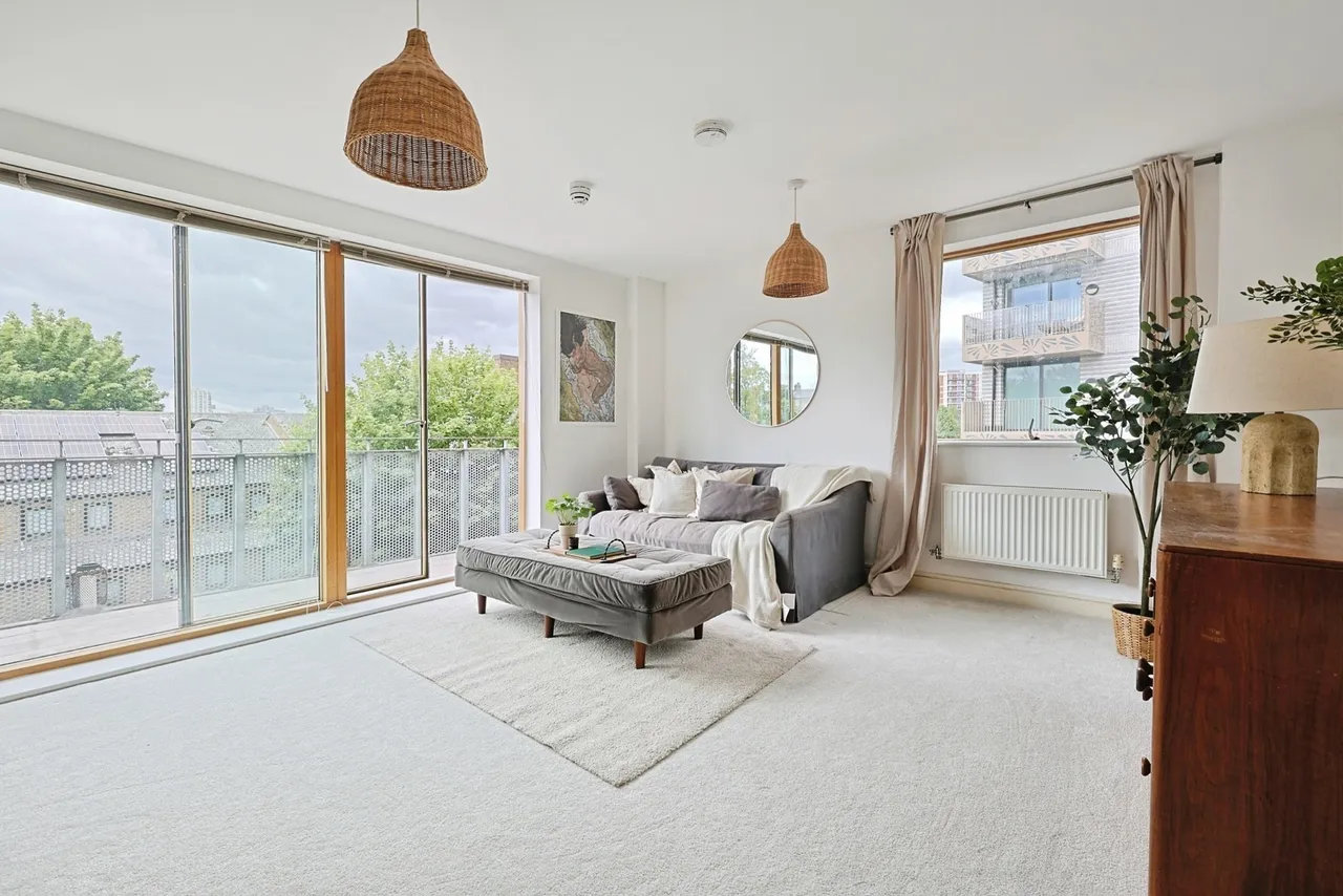 Plough Road, London, SW11, photo 13