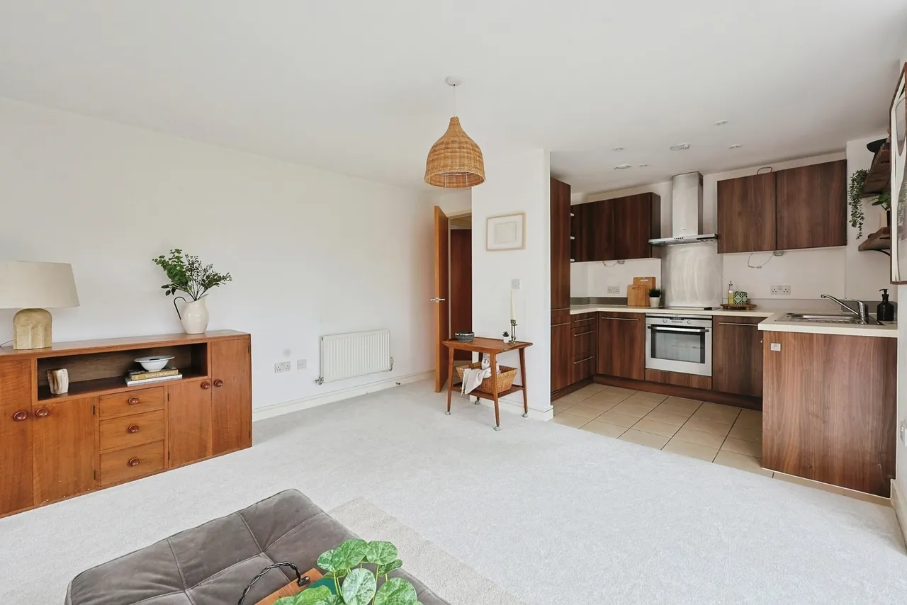 Plough Road, London, SW11, photo 10