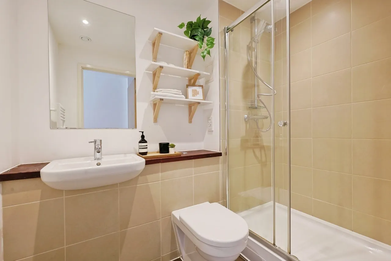Plough Road, London, SW11, photo 19
