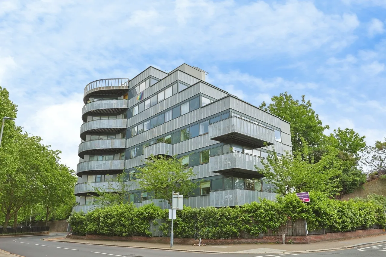 Plough Road, London, SW11, photo 2