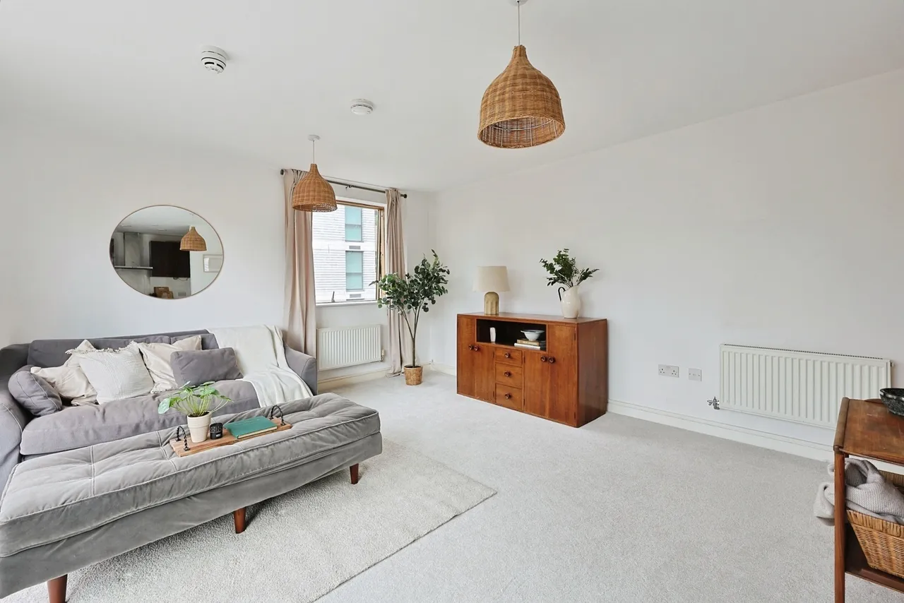 Plough Road, London, SW11, photo 16